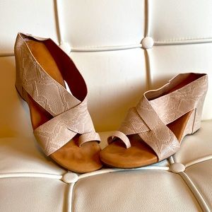 Gentle Souls Wedge.Comfy padded insole. Leather upper/lining. Good condition. 8M